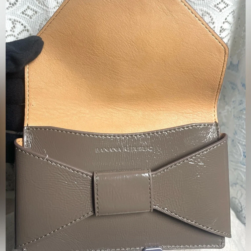 Banana Republic Bow Accent Gray Wallet Clutch Cow Leather 4 in H x 6 in L - Picture 3 of 6